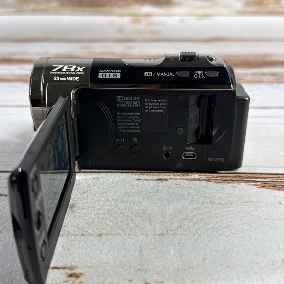 Panasonic SDR-T70 4GB Built-in Memory Camcorder Tested No Battery/Charger - Picture 2 of 8